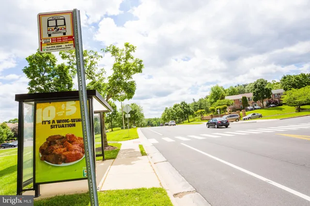 a group of cars parked in front of a building