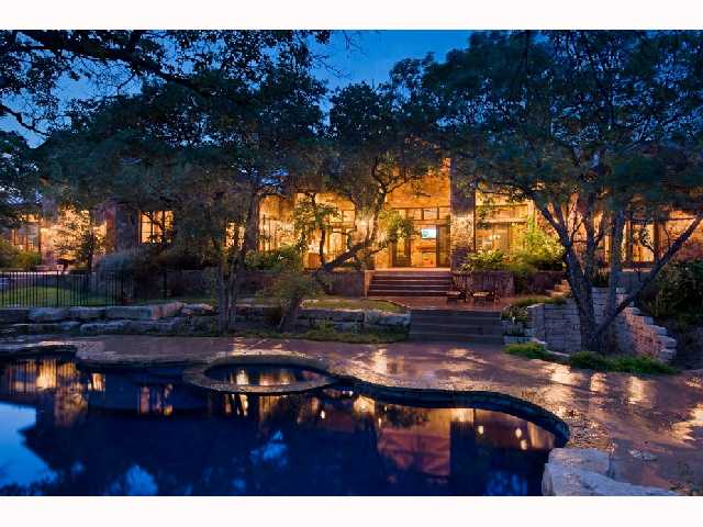 a view of yard with outdoor seating