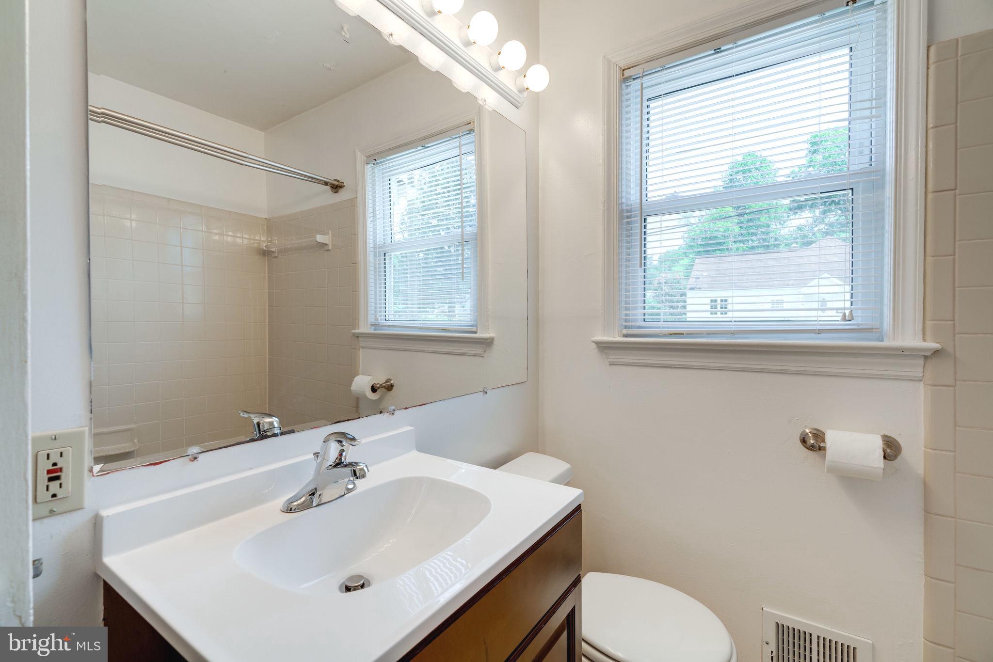 4108 Addison Road Fairfax, VA 22030 - Photo 15 of 40 Hall Bath Main Level