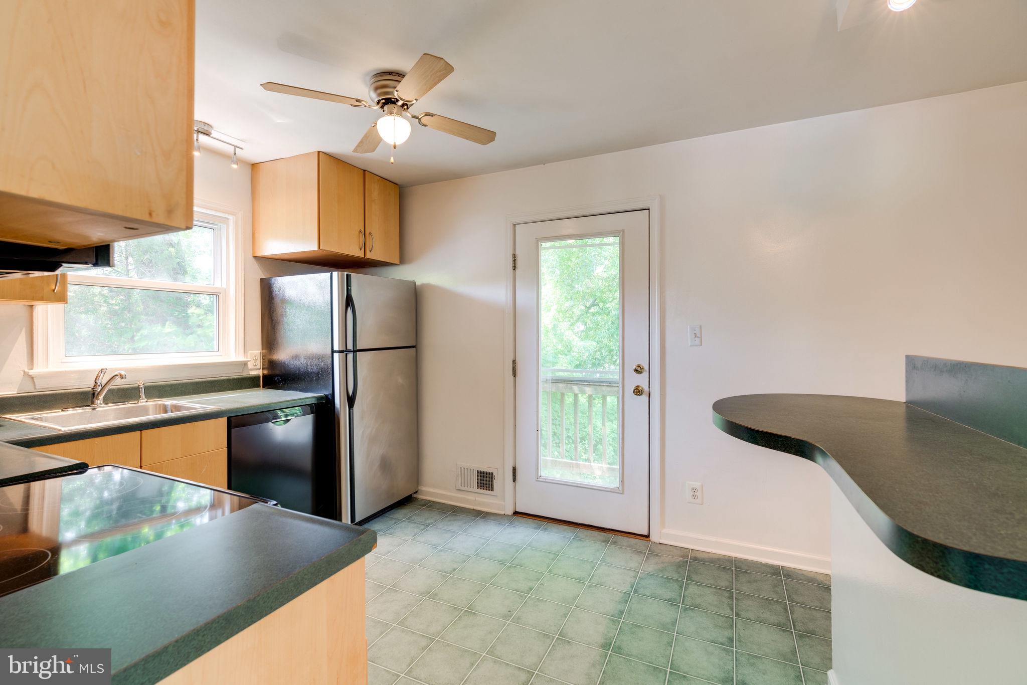 4108 Addison Road Fairfax, VA 22030 - Photo 9 of 40 Kitchen Contemporary Cabinets, Appliances & Bar