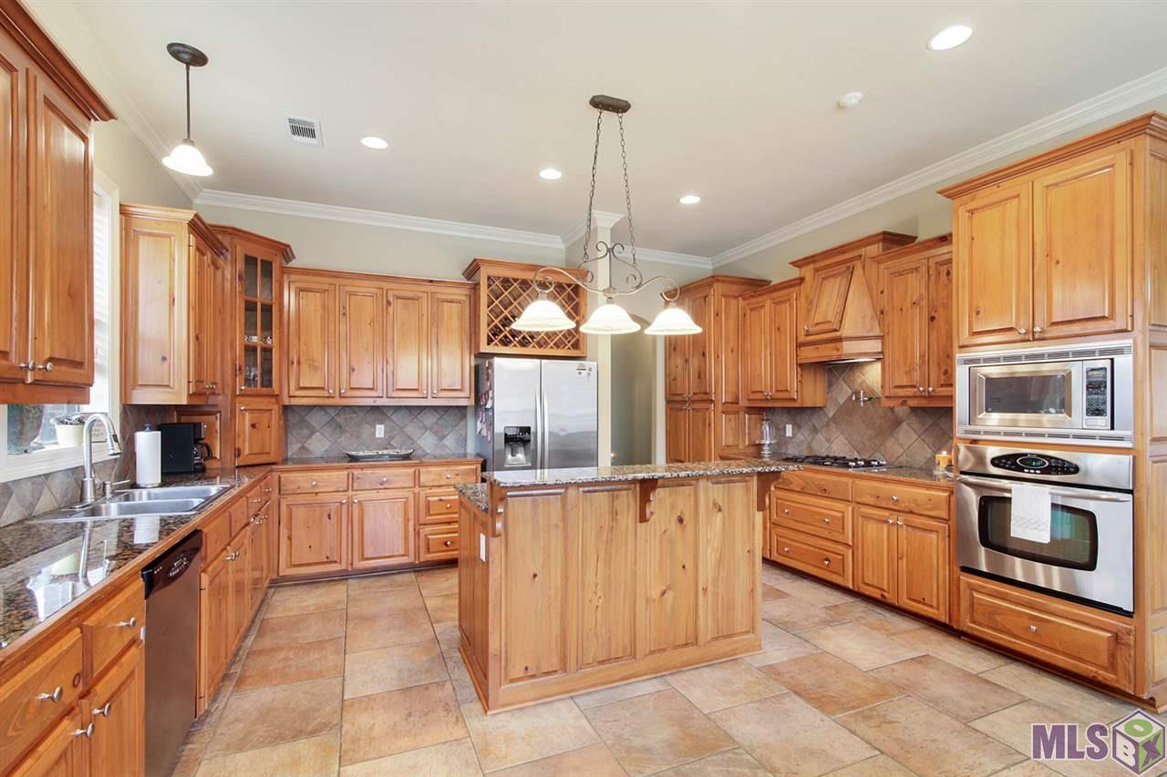 8719 Glenfield Drive Baton Rouge, LA 70809 - Photo 4 of 11 KITCHEN