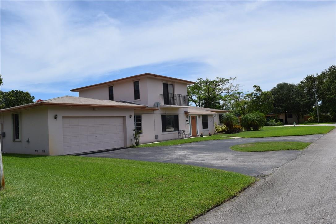 1004 North 31st Road Hollywood, FL 33021 - Photo 4 of 39 Photo 4
