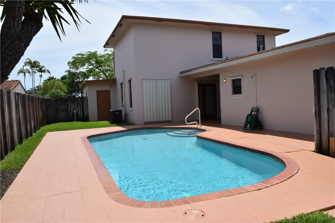 1004 North 31st Road Hollywood, FL 33021 - Photo 8 of 39 Photo 8