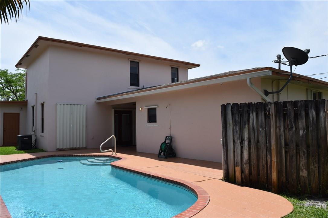 1004 North 31st Road Hollywood, FL 33021 - Photo 9 of 39 Photo 9