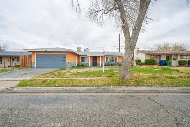 $349,000 | 423 East Landsford Street, Lancaster, CA 93535