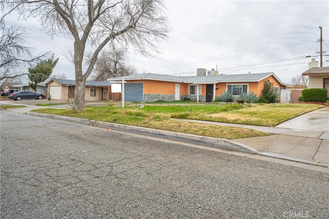 $349,000 | 423 East Landsford Street, Lancaster, CA 93535