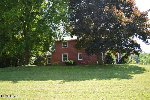 1603 North Main Road Otis, MA 01253 - Photo 10 of 17 a house view with a sitting space