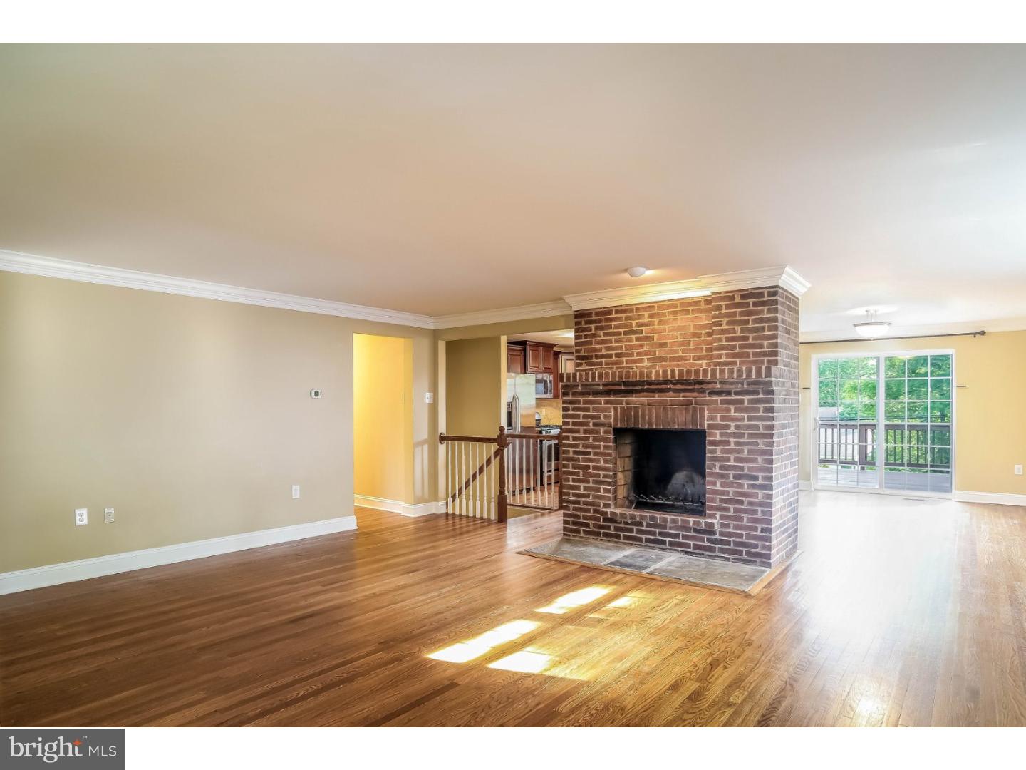 217 Ellis Road Havertown, PA 19083 - Photo 4 of 23 Living Room