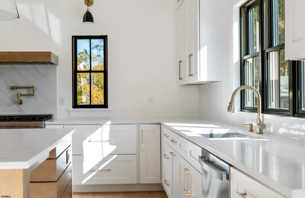 a close view of sink and tap