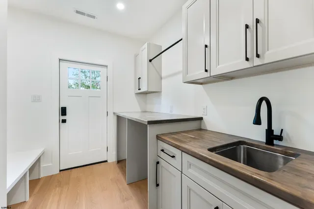 a close view of sink and tap