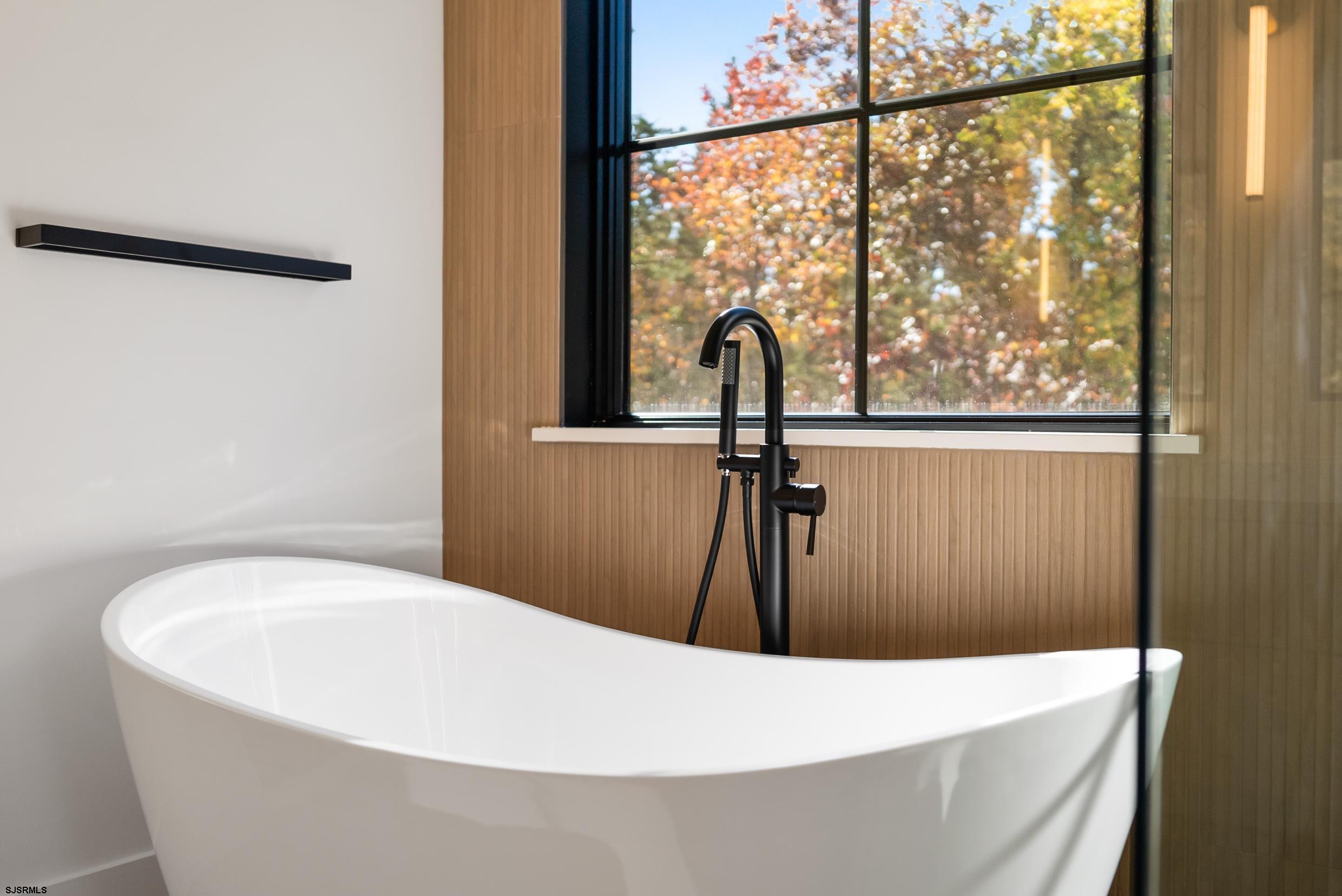 11 Evio John Court Marmora, NJ 08223 - Photo 32 of 49 a bathroom with a bathtub