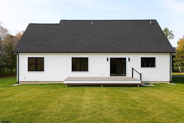 a view of a house with a yard and garage