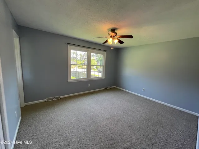 $2,400 | 102 Deerfield Road, Castle Hayne, NC 28429