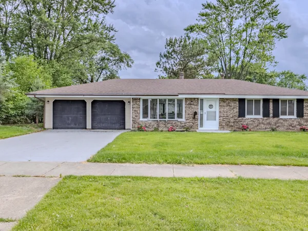 $395,000 | 631 West Weathersfield Way, Schaumburg, IL 60193