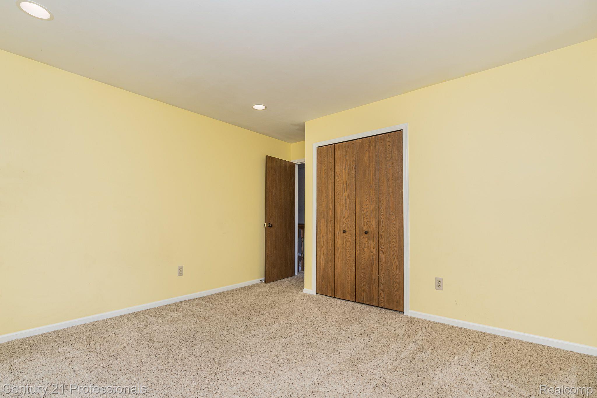 1643 Hillside Lane Rochester, MI 48307 - Photo 33 of 48 Gallery Image 33