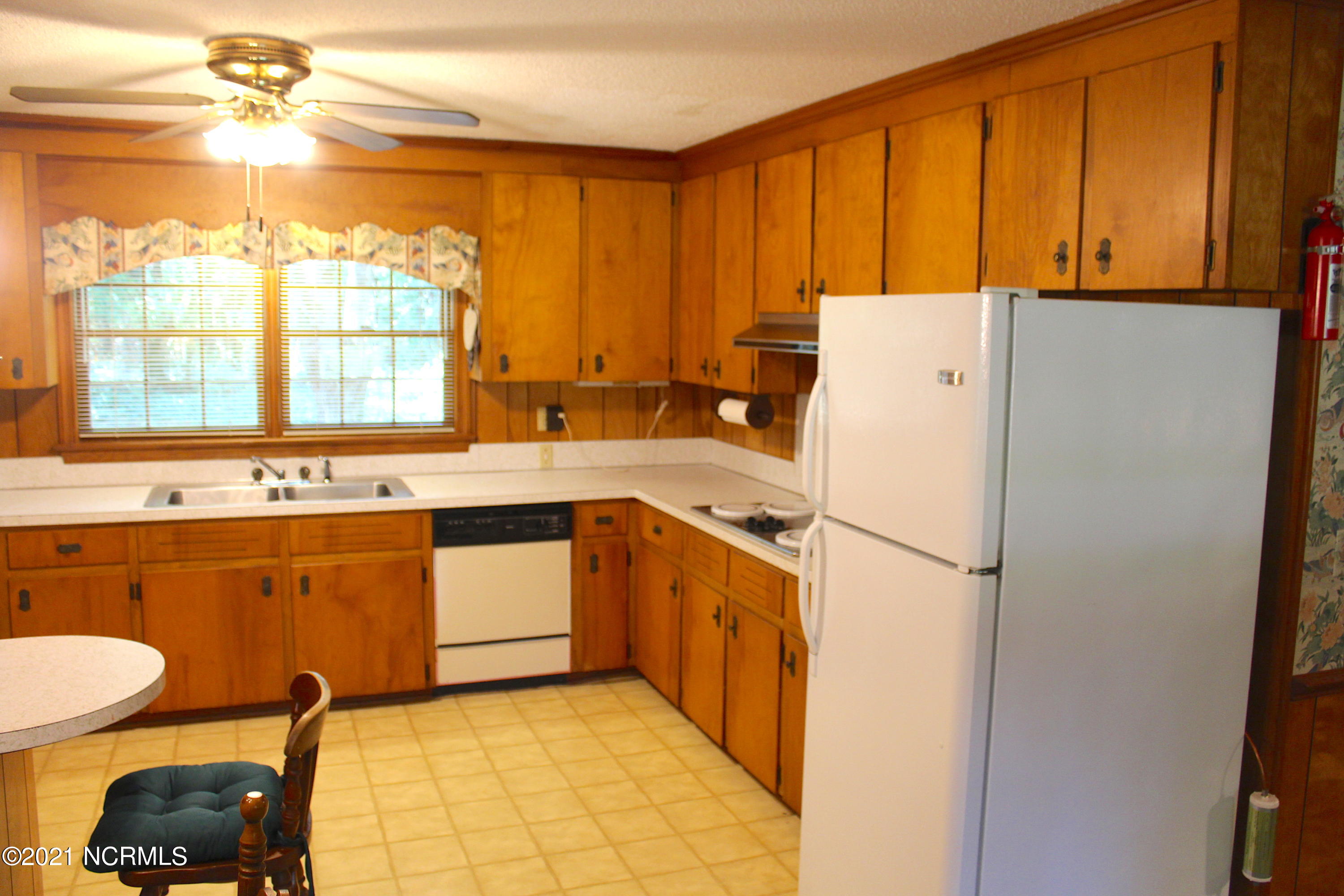 1828 Grays Mill Road Snow Hill, NC 28580 - Photo 13 of 29 13 KITCHEN