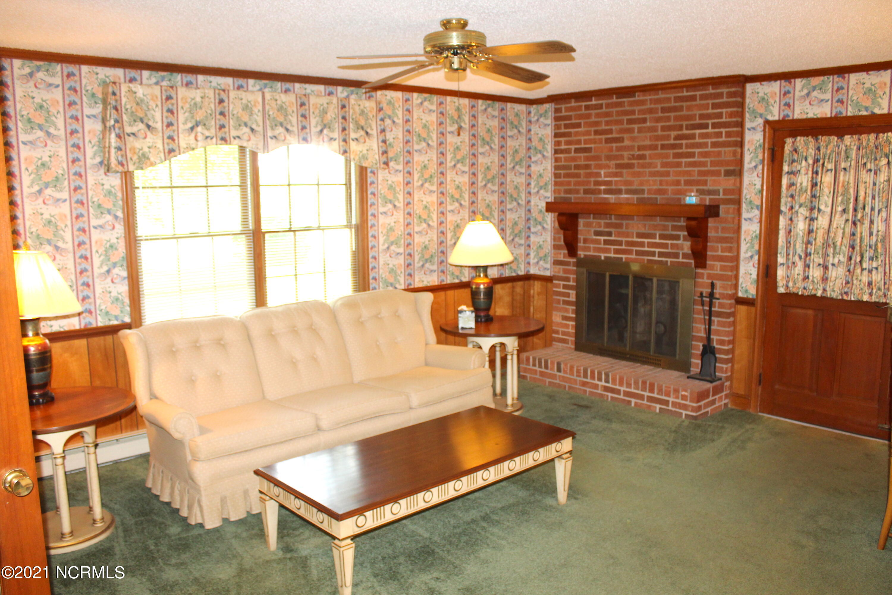 1828 Grays Mill Road Snow Hill, NC 28580 - Photo 10 of 29 10 FAMILY ROOM