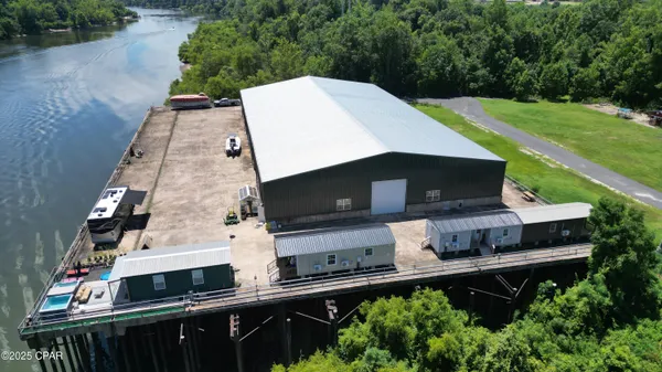 $1,599,000 | 8599 Gadsden Trail, Sneads, FL 32460