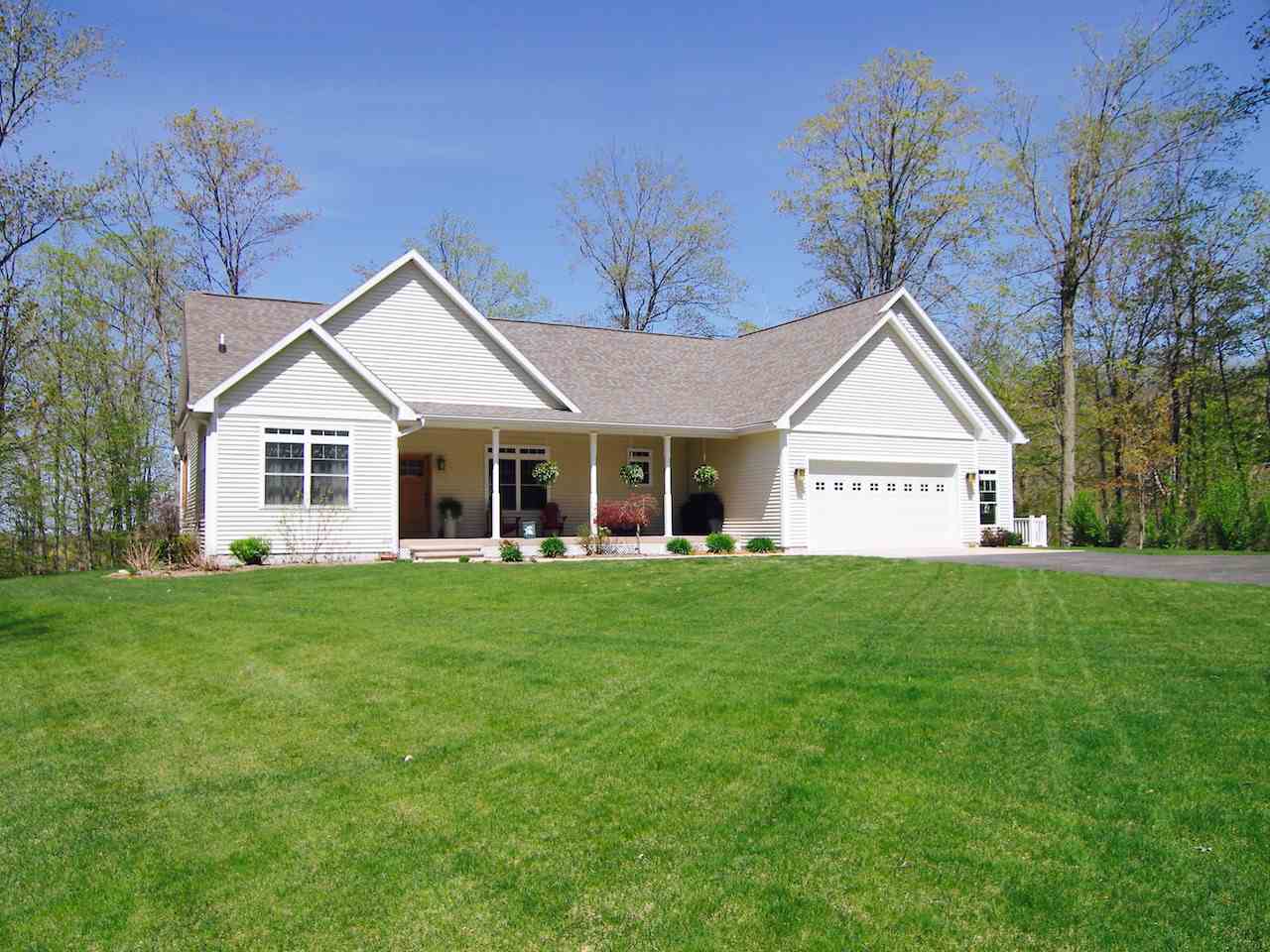 307 West Valley Road Maple City, MI 49664 - Photo 5 of 61 1799992-4.JPG