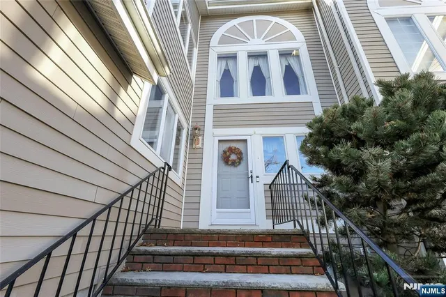 $629,999 | 10 Greenup Court, Wayne, NJ 07470