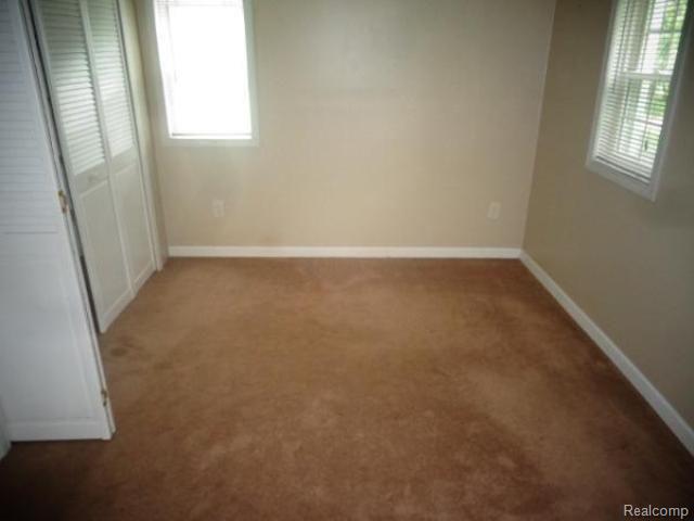 9237 Schrepfer Road Howell, MI 48855 - Photo 4 of 12