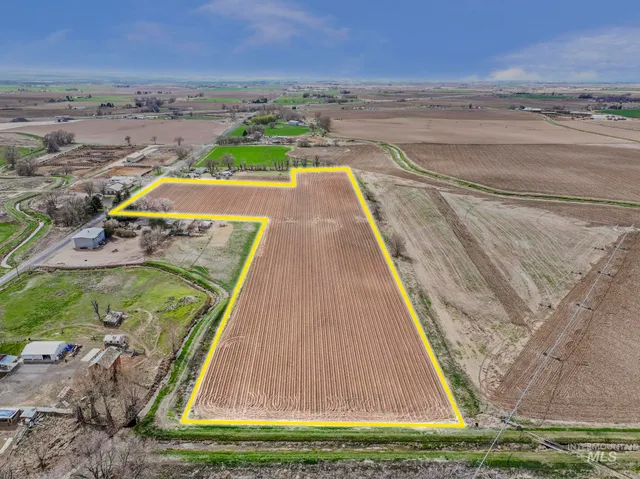 $350,000 | 1876 East 2900 South, Unit A, Wendell, ID 83355