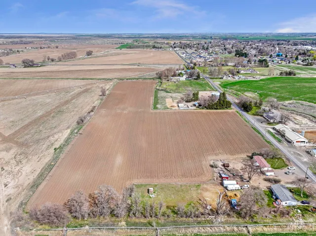 $350,000 | 1876 East 2900 South, Unit A, Wendell, ID 83355