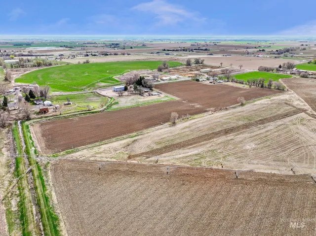 $350,000 | 1876 East 2900 South, Unit A, Wendell, ID 83355