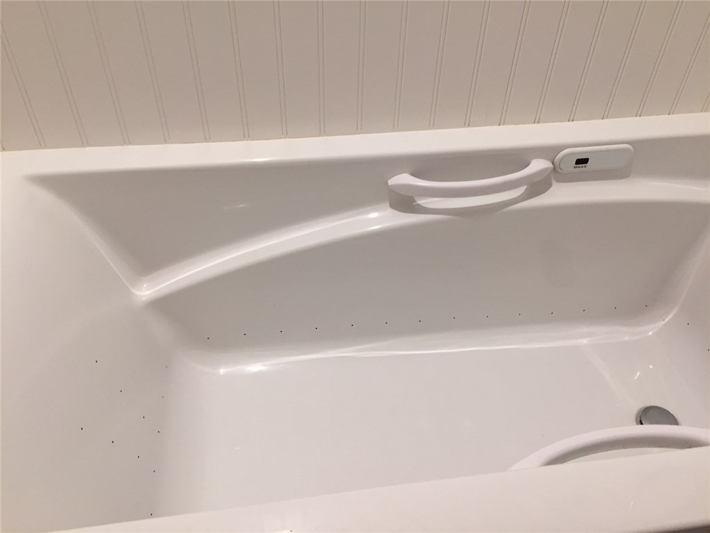 41 Breakneck Hill Road, Unit 3 Lincoln, RI 02865 - Photo 19 of 22 WHIRLPOOL FOR RELAXING