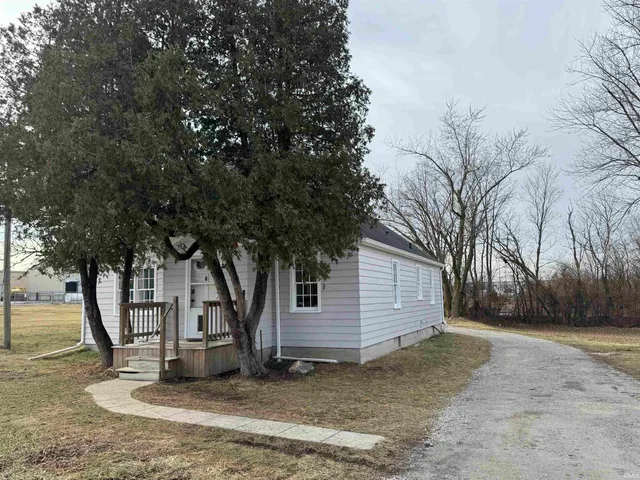 $180,000 | 1930 Bremer Road, Fort Wayne, IN 46803