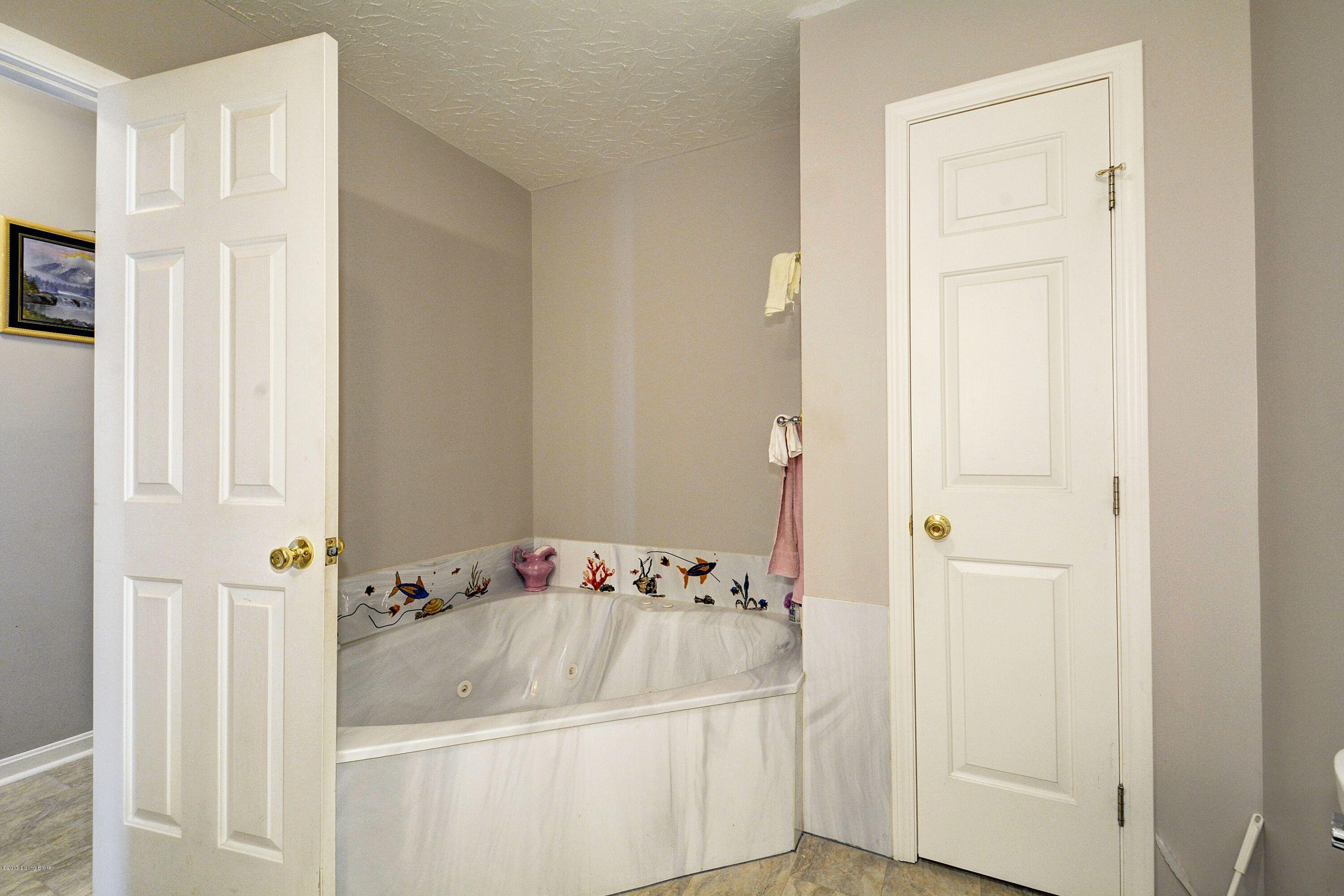 4232 Zoneton Road Shepherdsville, KY 40165 - Photo 22 of 36 Large roomy heart shaped whirlpool tub in master bath.