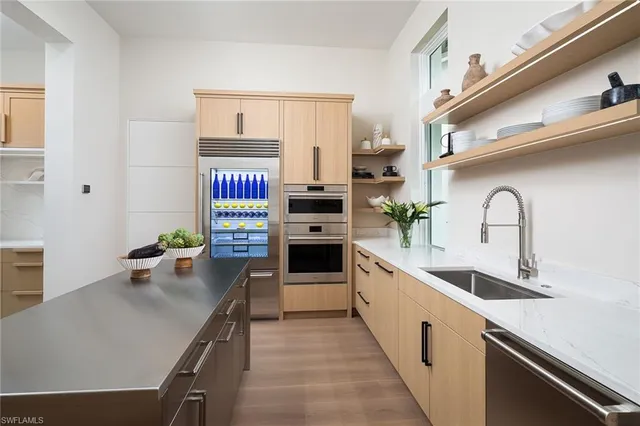 $18,500,000 | 584 Banyan Boulevard, Naples, FL 34102