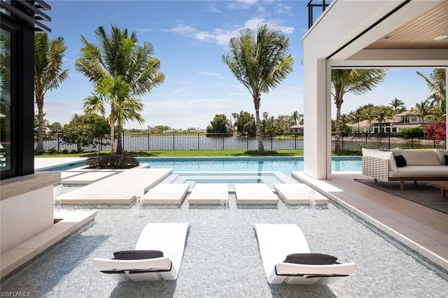 $18,500,000 | 584 Banyan Boulevard, Naples, FL 34102