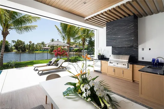 $18,500,000 | 584 Banyan Boulevard, Naples, FL 34102