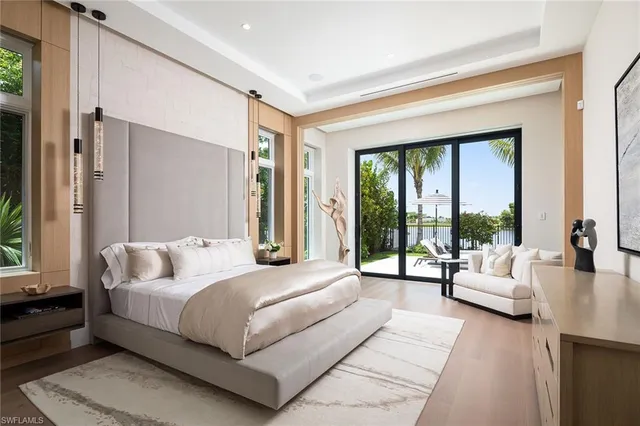 $18,500,000 | 584 Banyan Boulevard, Naples, FL 34102