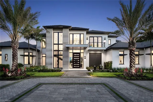 $18,500,000 | 584 Banyan Boulevard, Naples, FL 34102