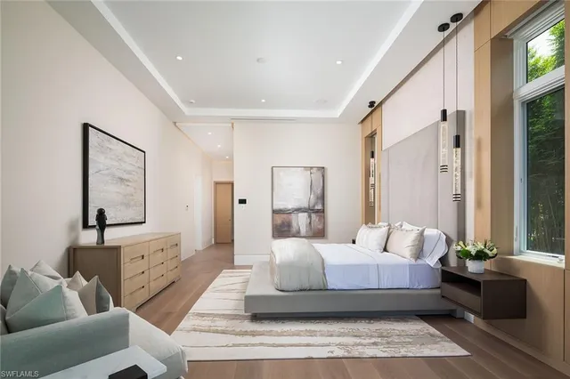 $18,500,000 | 584 Banyan Boulevard, Naples, FL 34102