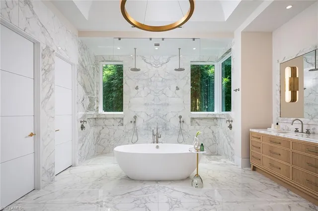 $18,500,000 | 584 Banyan Boulevard, Naples, FL 34102