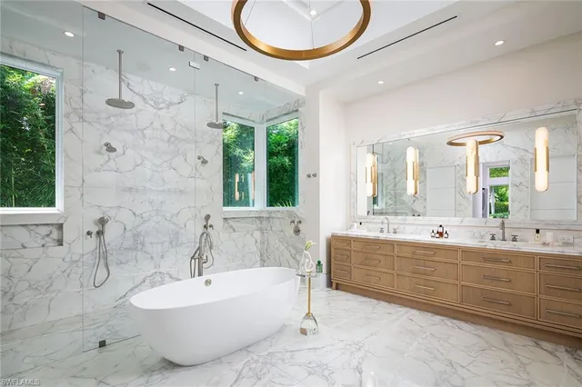 $18,500,000 | 584 Banyan Boulevard, Naples, FL 34102