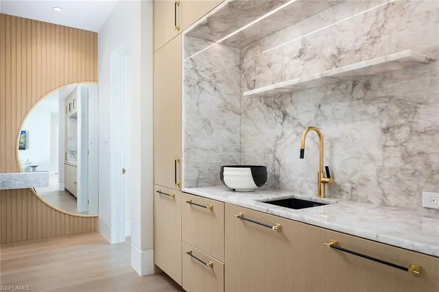 $18,500,000 | 584 Banyan Boulevard, Naples, FL 34102