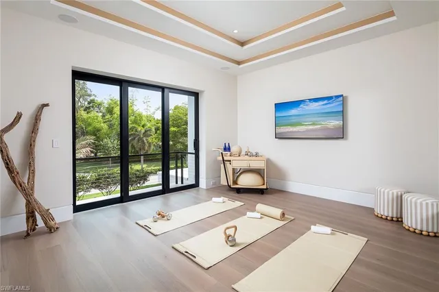 $18,500,000 | 584 Banyan Boulevard, Naples, FL 34102