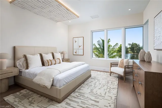 $18,500,000 | 584 Banyan Boulevard, Naples, FL 34102