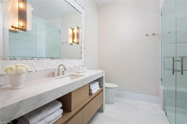 $18,500,000 | 584 Banyan Boulevard, Naples, FL 34102