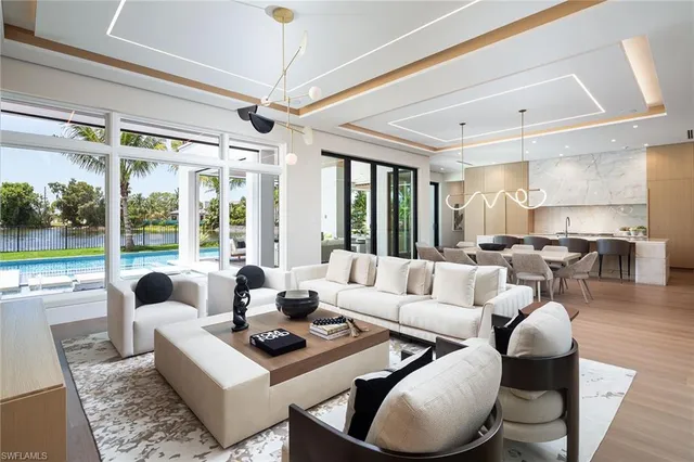 $18,500,000 | 584 Banyan Boulevard, Naples, FL 34102