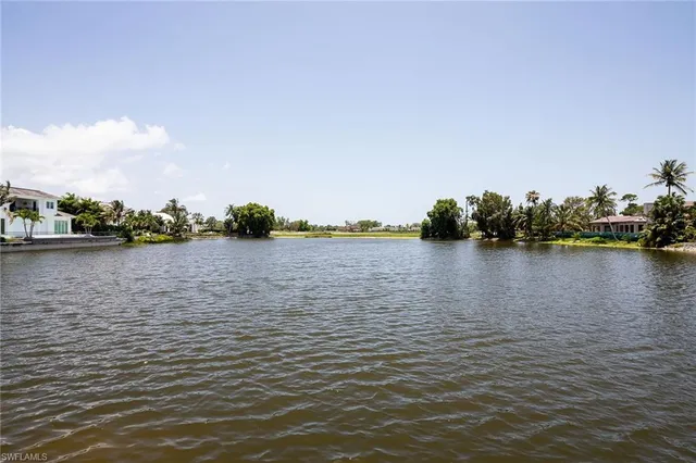 $18,500,000 | 584 Banyan Boulevard, Naples, FL 34102