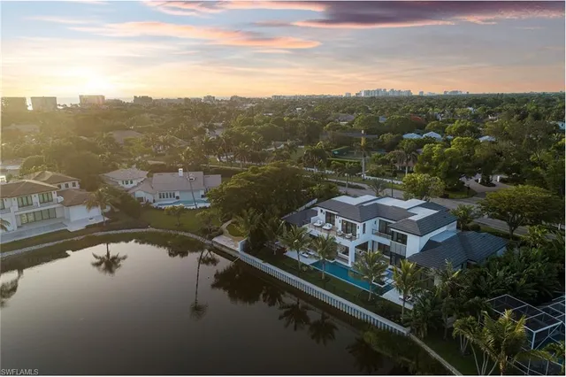 $18,500,000 | 584 Banyan Boulevard, Naples, FL 34102