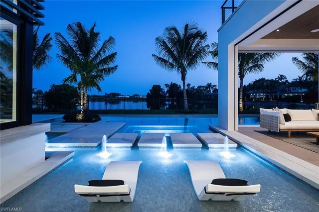 $18,500,000 | 584 Banyan Boulevard, Naples, FL 34102