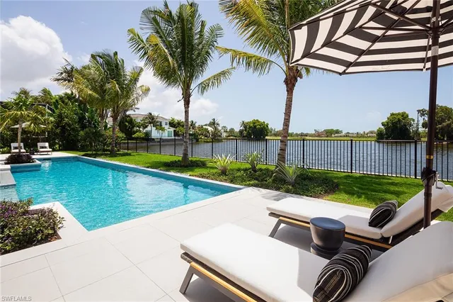 $18,500,000 | 584 Banyan Boulevard, Naples, FL 34102