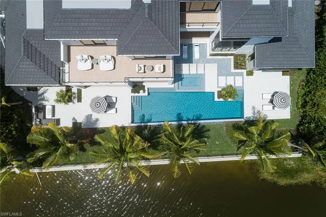 $18,500,000 | 584 Banyan Boulevard, Naples, FL 34102