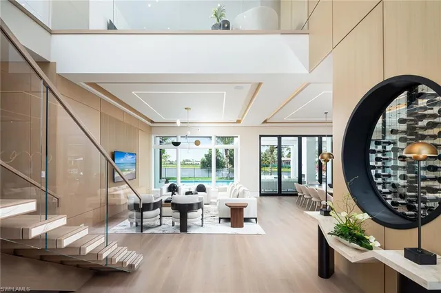 $18,500,000 | 584 Banyan Boulevard, Naples, FL 34102